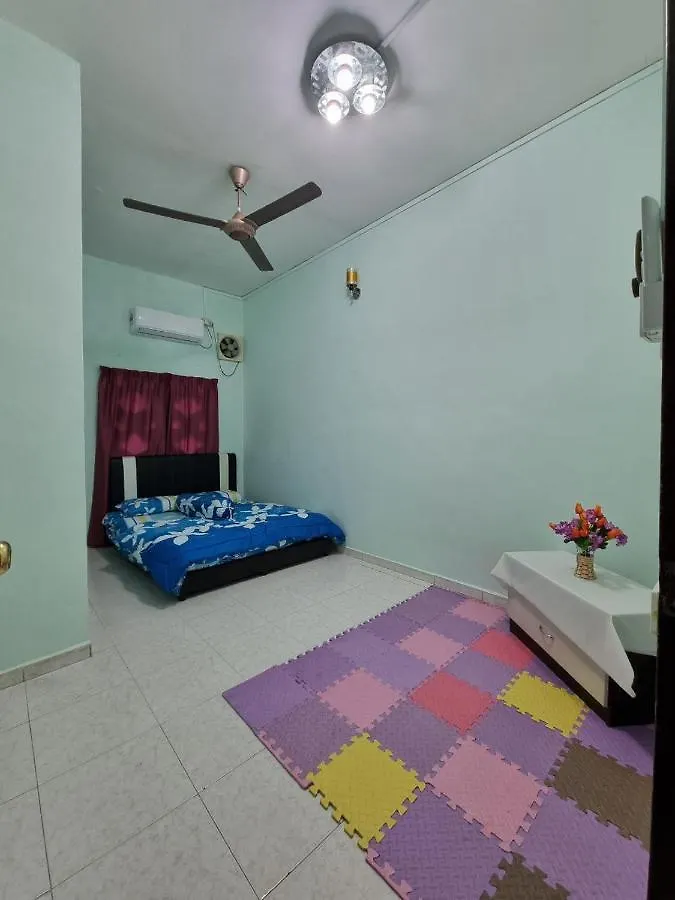 Сasa de vacaciones Hello Homestay Nibung Tebal