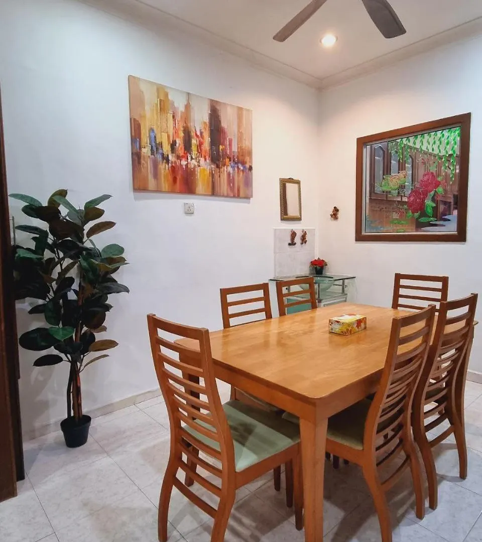 Сasa de vacaciones Hello Homestay Nibung Tebal